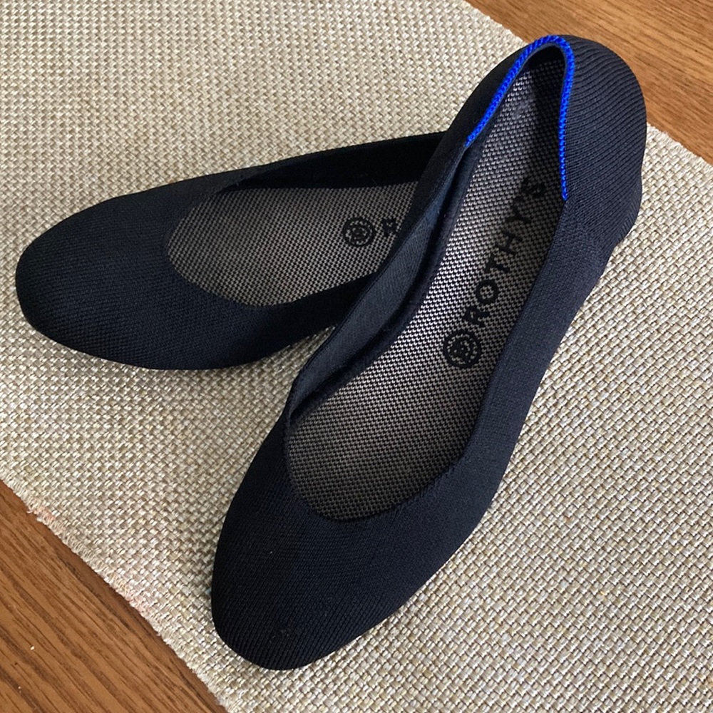 Excellent condition 10.5 black Rothy’s ballet flats